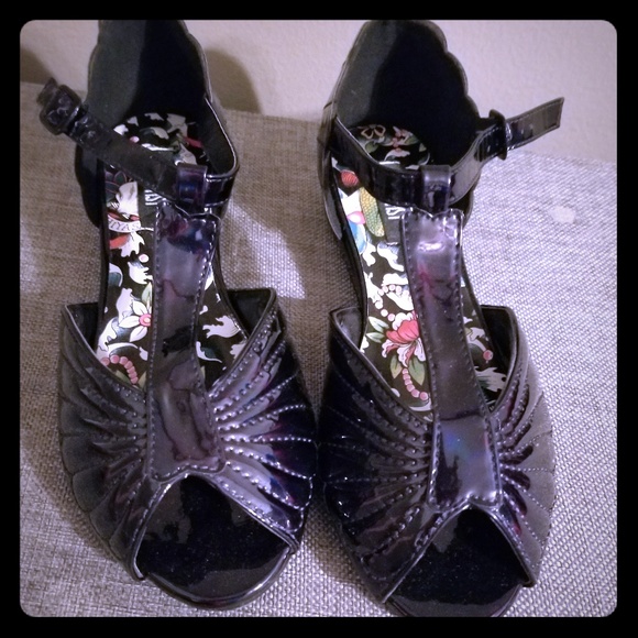 iron fist mother of pearl sandals